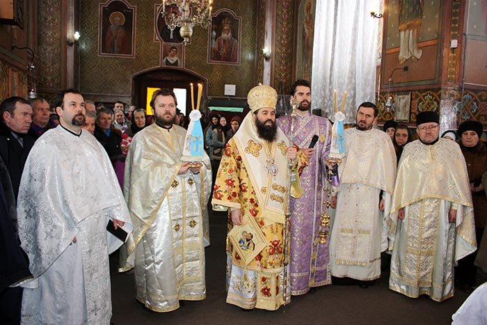 Liturghie arhierească în Parohia Bistriţa Nouă 91911