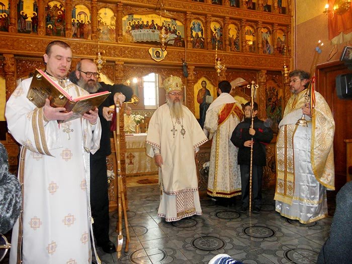 IPS Andrei în Parohia „Naşterea Domnului“ din Cluj-Napoca 91947