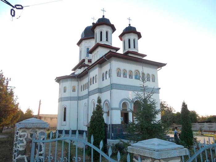 Slujbă arhierească la Schela Nouă 91982