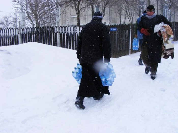 Eparhiile ţării colectează ajutoare pentru sinistraţi 92054