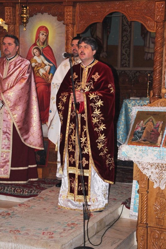 Un nou paroh pentru parohia „Sfinţii Apostoli Petru şi Pavel“ din Moineşti 92045