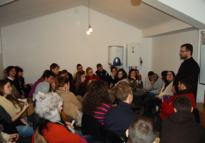 Întâlniri cu tinerii în Parohia Fratelia 92104