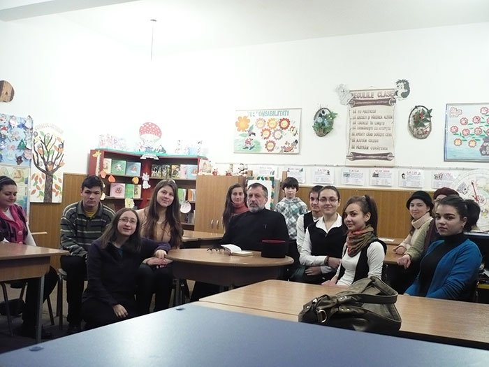 Întâlniri catehetice pentru tineri, la Huşi 92110