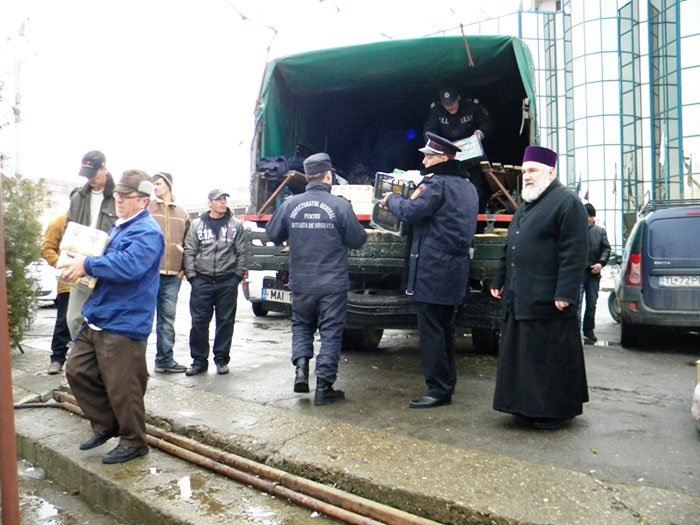 Biserica şi şcoala, solidare cu cei nevoiaşi 92216