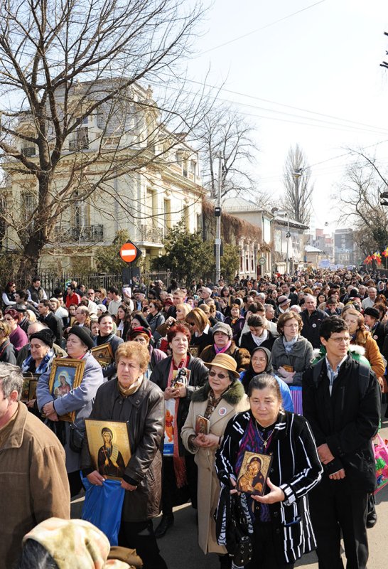 Duminica Ortodoxiei, înfrumuseţată în Bucureşti de Icoana Maicii Domnului Trihirusa de la Neamţ 92294