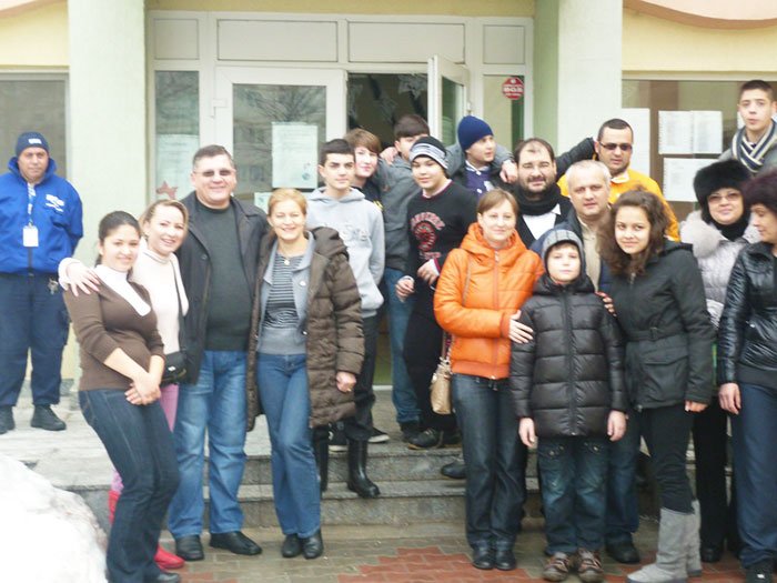 Elevii de la trei şcoli bucureştene au strâns ajutoare pentru cei înzăpeziţi 92292