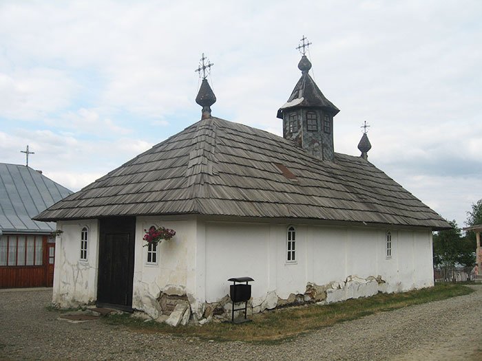 Lemnul, element de construcţie şi decor în lăcaşurile botoşănene 92308