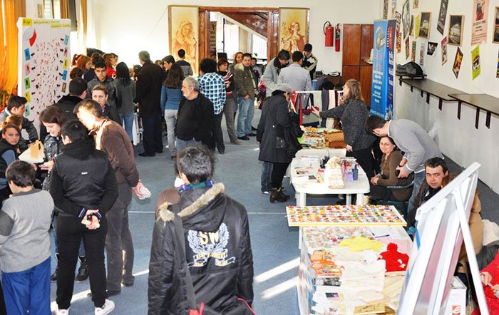 Expoziţie cu vânzare în scopuri caritabile la „Festivalul Primăverii“ în Giurgiu 92344