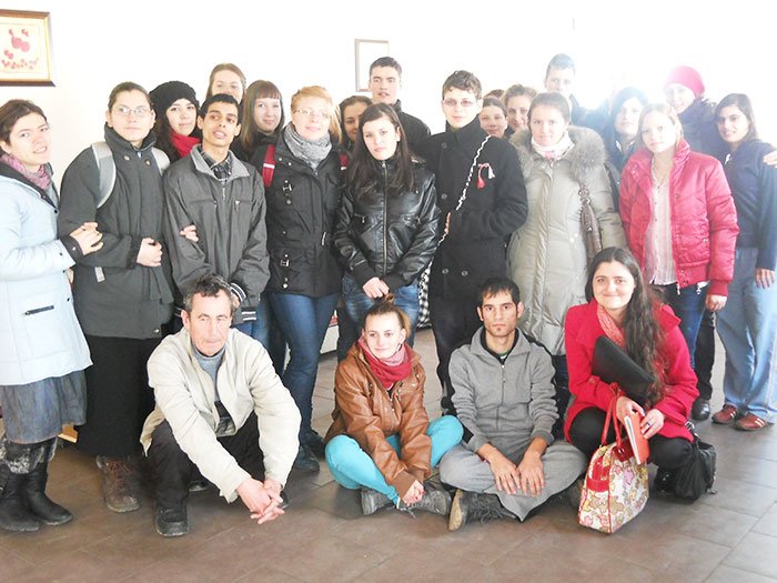 Mărţişoare pentru bătrânii de la Căminul „Sfinţii Împăraţi Constantin şi Elena“ 92354