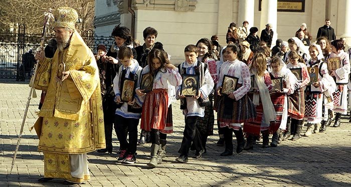 Procesiuni cu icoane în ţară şi străinătate 92375