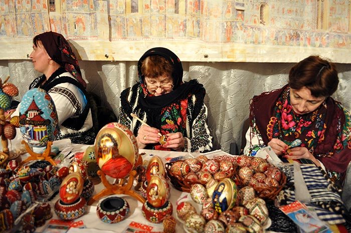 Curs de încondeiat ouă la Biserica Toma Cozma 92472