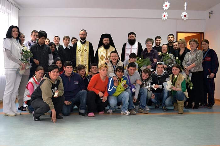 Vizite arhiereşti la cămine şi spitale 92460