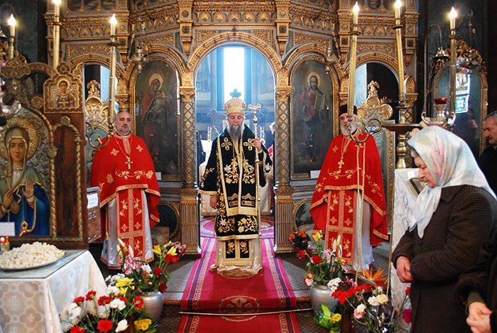 Liturghii arhiereşti în Mitropolia Olteniei 92519