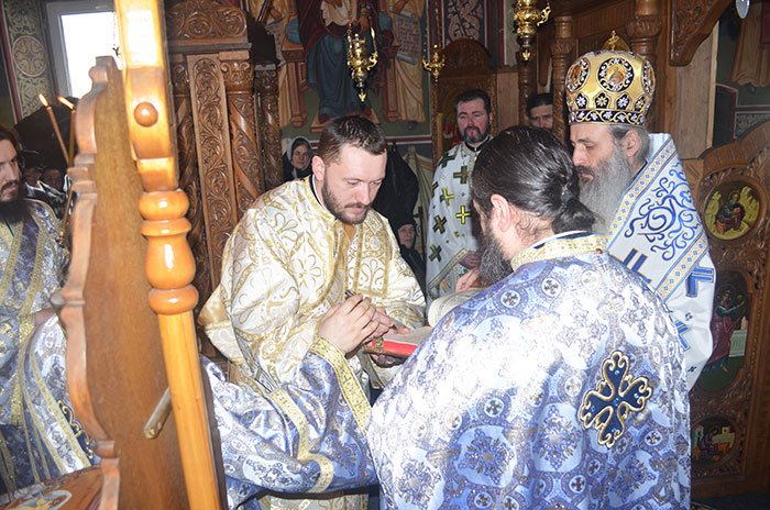 Vizite pastorale ale ÎPS Teofan în Protopopiatul Hârlău 92515