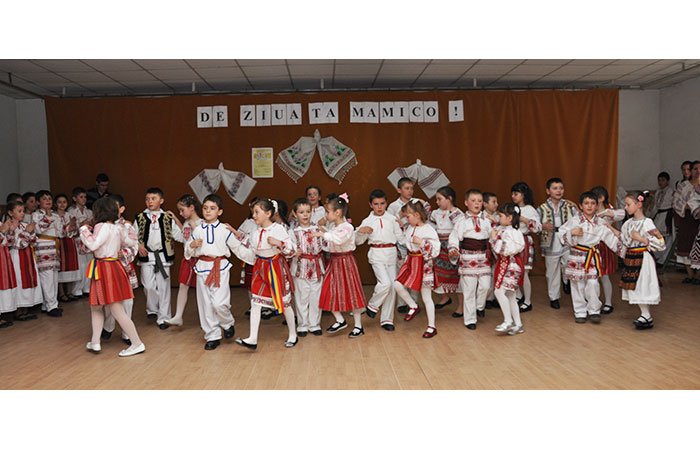 Copiii din Lieşti, trup şi suflet pentru cei sărmani 92571