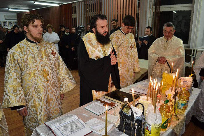 Taina Sfântului Maslu la Spitalul Municipal din Caransebeş 92602