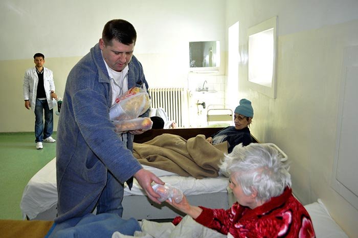 Bolnavii de la Bârnova, „prietenii“ parohiei Toma Cozma din Iaşi 92628