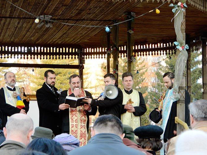 Pelerinaj dedicat Sfintei Cruci, la Oneşti 92626