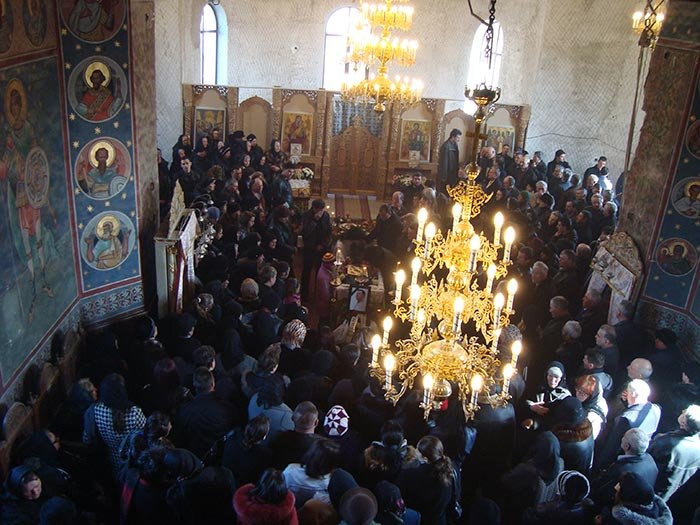 Preotul Daniel Valentin Chirica, condus pe ultimul drum 92625