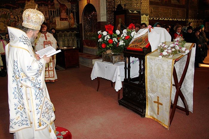 „Să oferim crucea noastră Crucii lui Hristos“ 92612