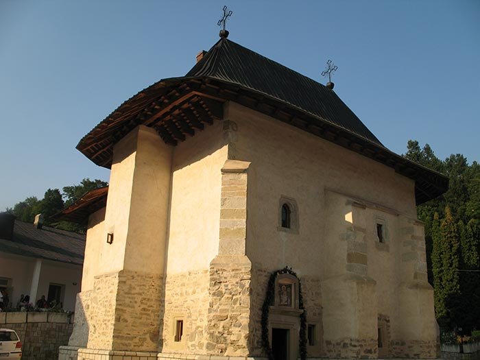 Ctitori şi vieţuitori ai Pângăraţilor 92670