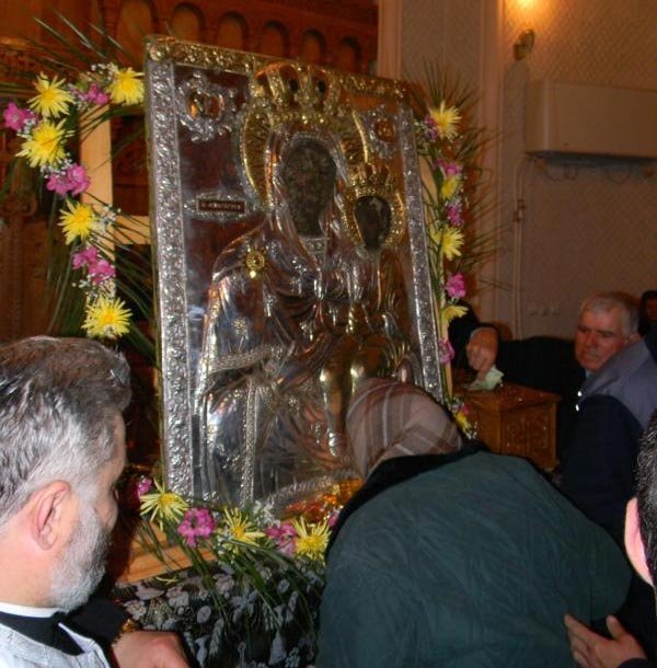 Pelerinaj cu icoana Maicii Domnului de la Trifeşti 92683