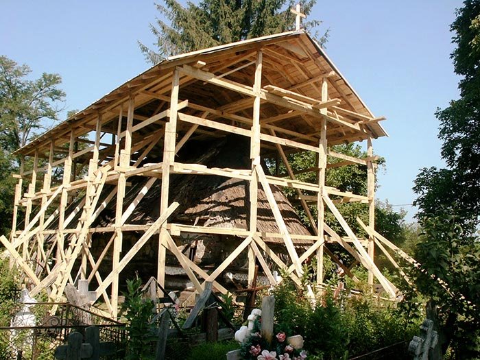 Un monument istoric valoros, la un pas de prăbuşire 92720