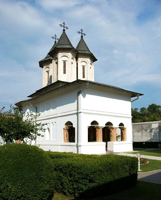 Arhiereii Olteniei slujesc duminică la Clocociof 92730