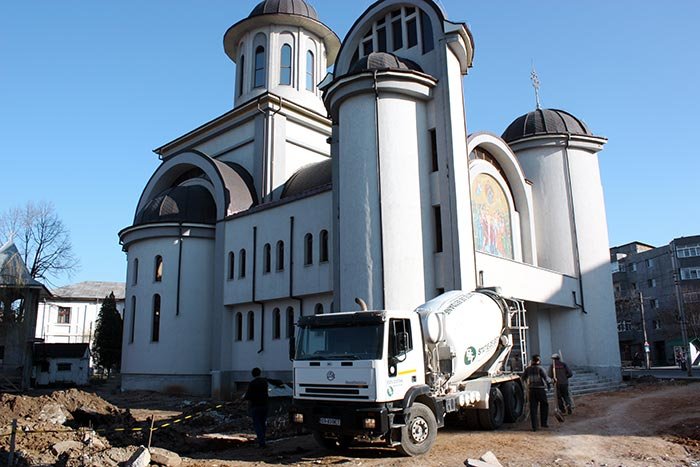 Au fost reluate lucrările la Catedrala episcopală din Slatina 92729