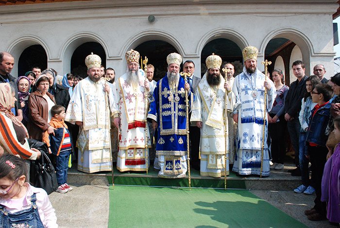 Patru ani de la înfiinţarea Episcopiei Slatinei şi Romanaţilor 92774