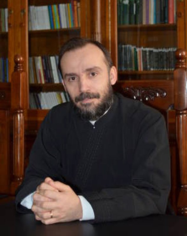 Răspunsuri duhovniceşti: Pomelnicul personal ar trebui să cuprindă cât mai multe nume 92777