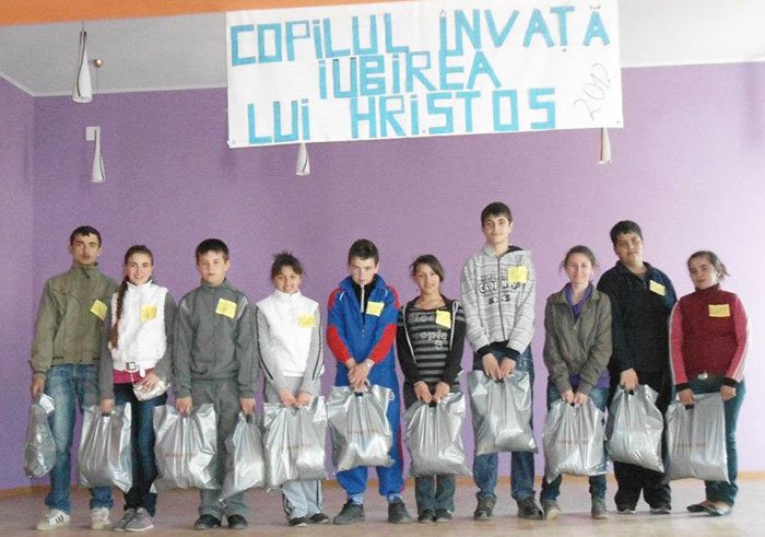 Copiii din Nerău învaţă iubirea lui Hristos 92818