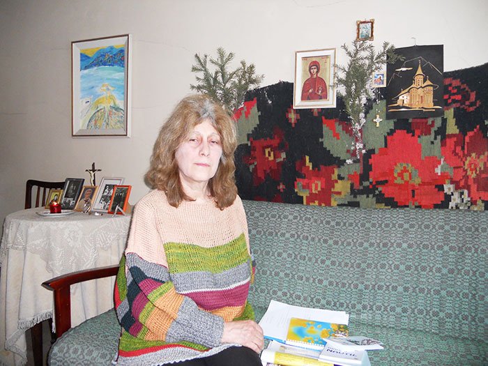 O româncă are poemele în Cosmos 92854