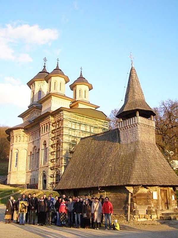 Pelerinaj pe jos al tinerilor la Nicula 92863