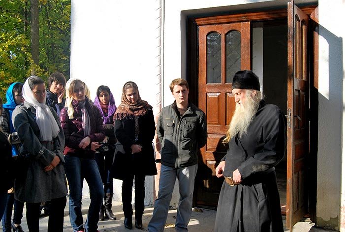 De la aproapele vin şi viaţa, şi moartea 92949