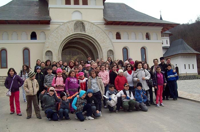 „Micii samarineni“ la bătrânii instituţionalizaţi 92982