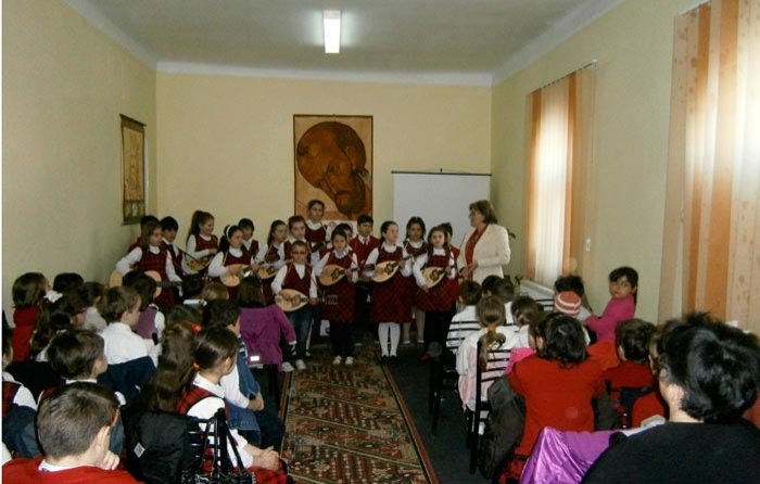 Activitate cultural-religioasă la Roman 93007