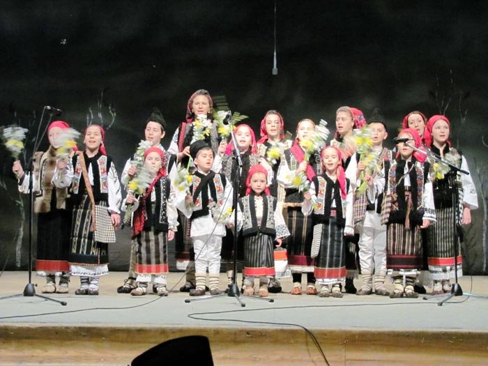 Concert de „cântări şi versuri“ în Cetatea Sucevei 93031