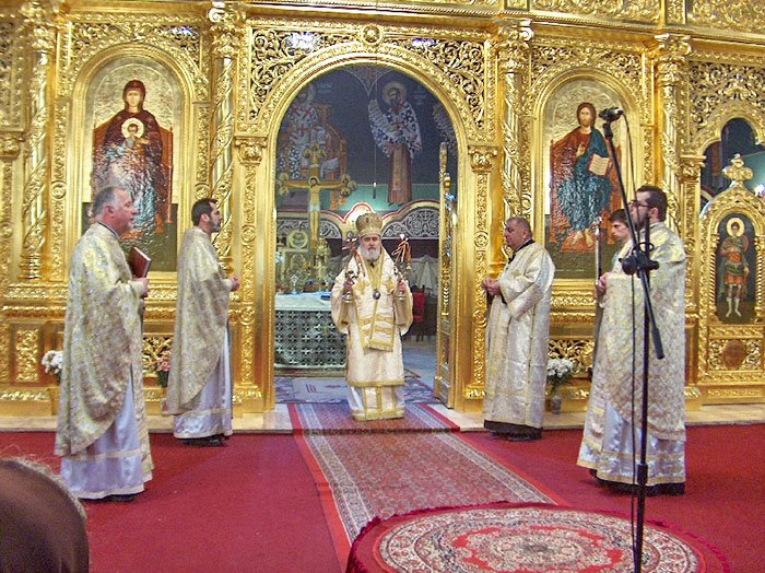 Slujiri arhiereşti în Duminica Floriilor 93082