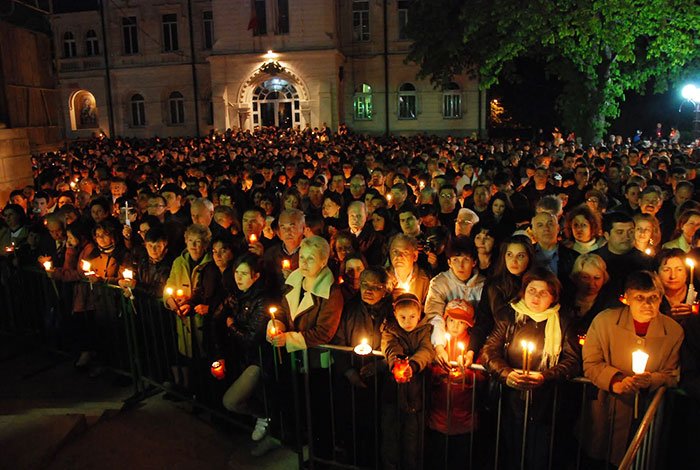 Slujiri arhiereşti în Mitropolia Moldovei şi Bucovinei de Sfintele Paşti 93150