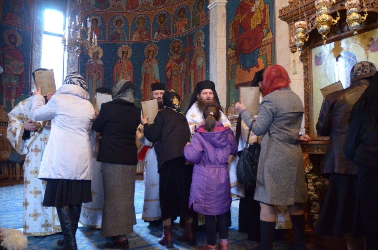 „Hora sfinţilor“ la Mănăstirea Sihăstria 355823