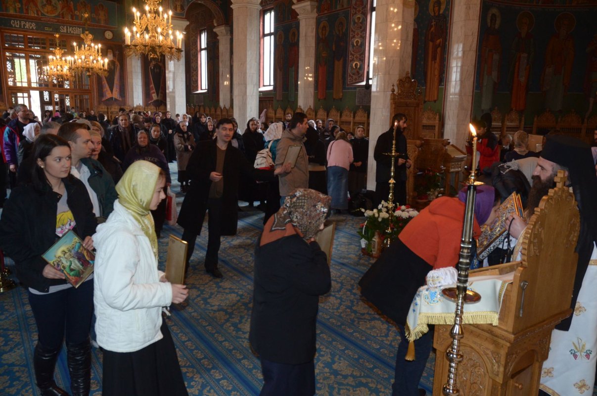 „Hora sfinţilor“ la Mănăstirea Sihăstria 355828