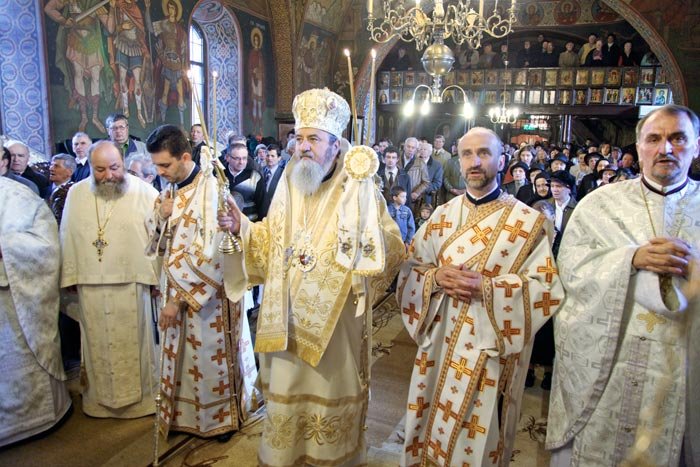 Slujiri arhiereşti în a treia zi de Paşti 93198