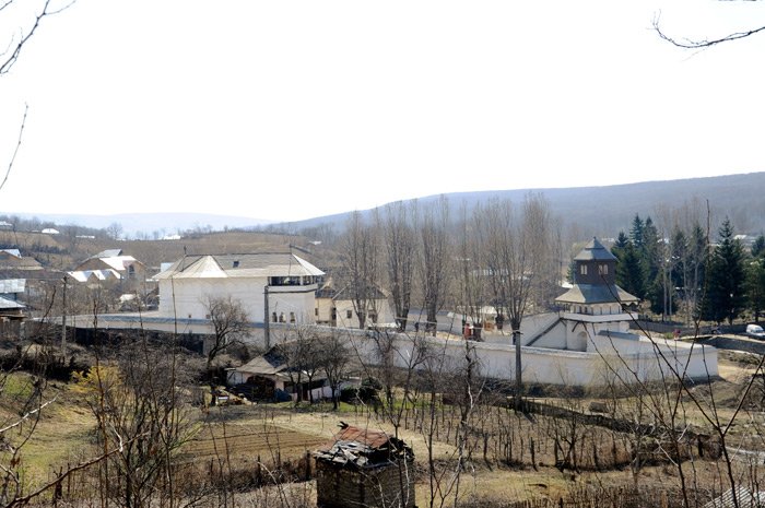 Vărbila, mănăstirea strălucitoare ca lumina Învierii 93183