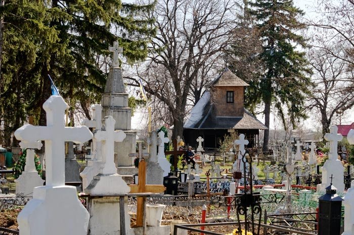 La Muncelul de Sus, biserica de lemn şi-a urmat satul 93200