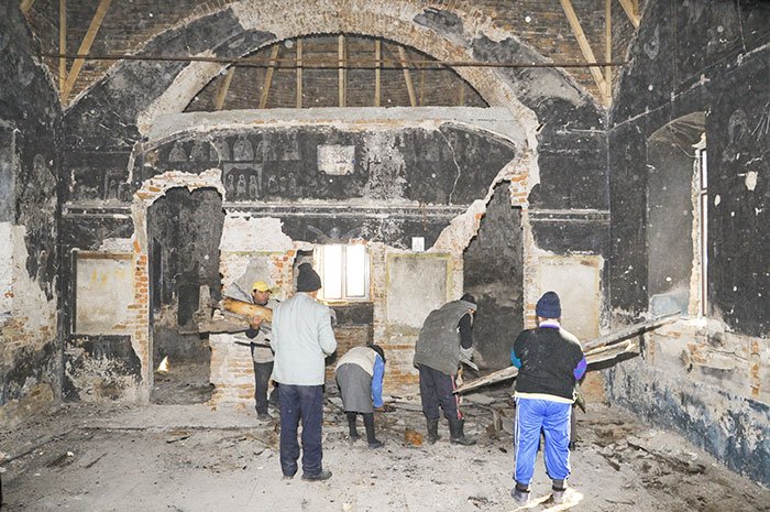 Parohia vlăsceană Velea strigă după ajutor 93259