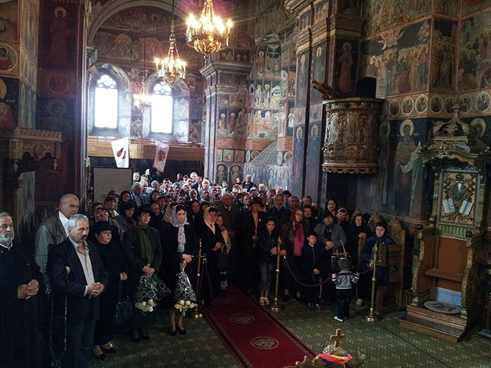 Pelerini din Blăgeşti în pelerinaj la Catedrala arhiepiscopală din Roman 93327