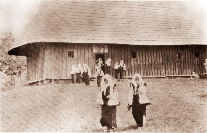 O moştenire aşezată pe lemn, în bisericuţele Sucevei 93387