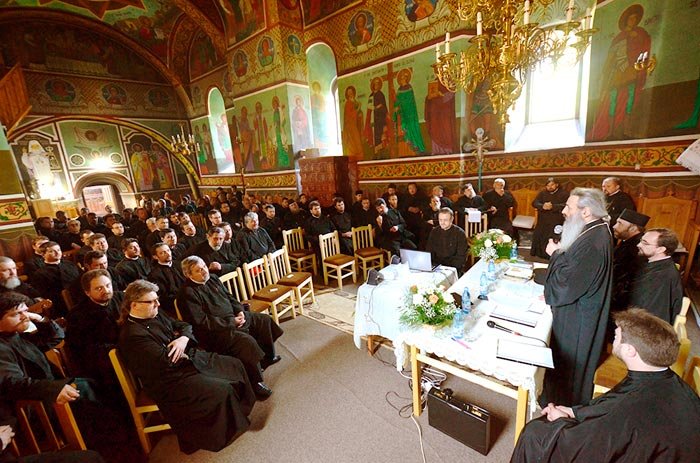 „Putem înţelege suferinţa prin credinţă, aşezându-ne la picioarele Mântuitorului răstignit“ 93370