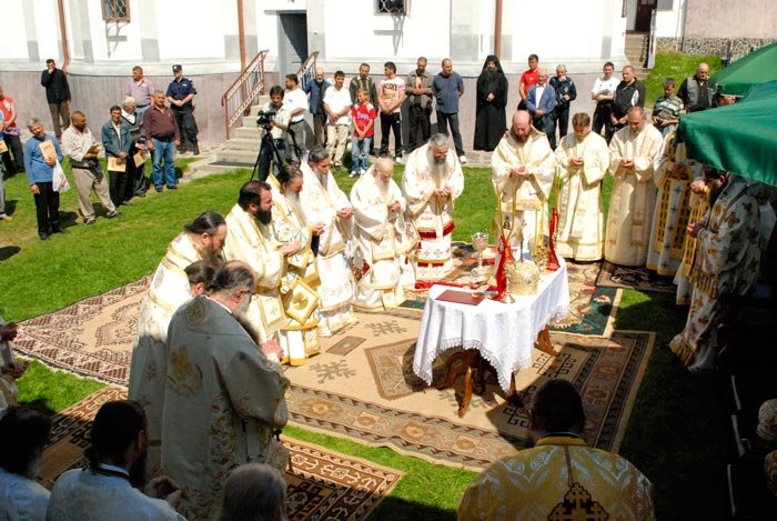 Popas duhovnicesc la Frăsinei, Bistriţa şi Lainici 93401